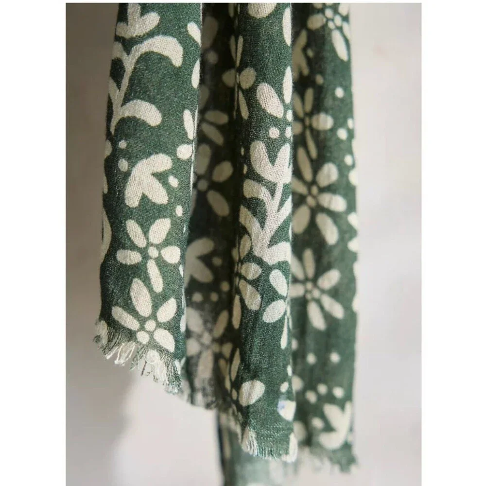 Elizabeth Gillett Terrian Happy Floral Wool Scarf NWT Whimsical floral